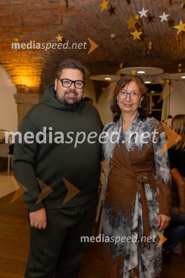 Pletenje adventnih venčkov za božični semenj Waldorfske šole Ljubljana