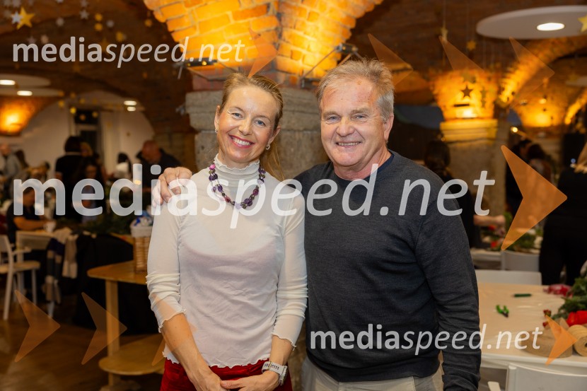 Pletenje adventnih venčkov za božični semenj Waldorfske šole Ljubljana