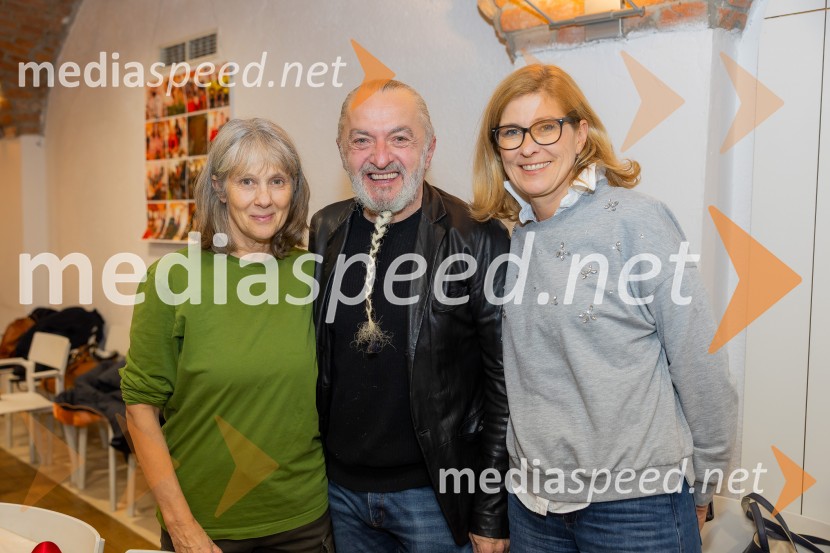 Pletenje adventnih venčkov za božični semenj Waldorfske šole Ljubljana