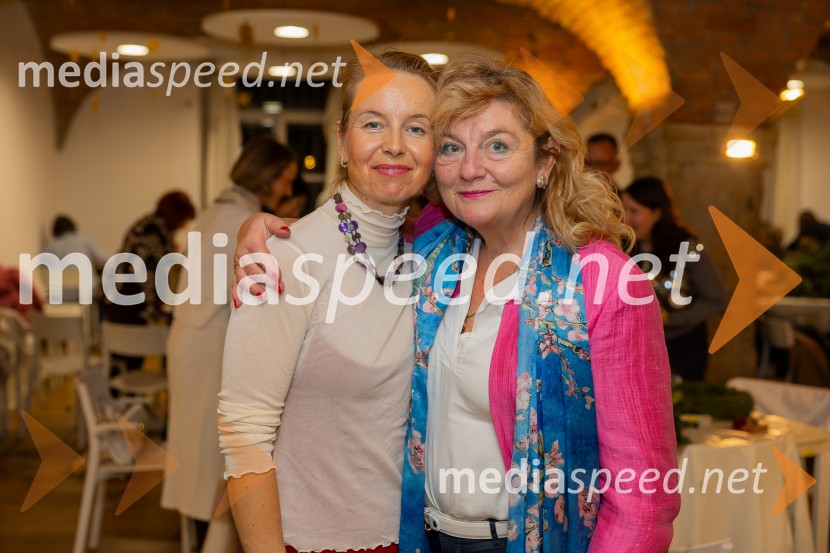 Pletenje adventnih venčkov za božični semenj Waldorfske šole Ljubljana