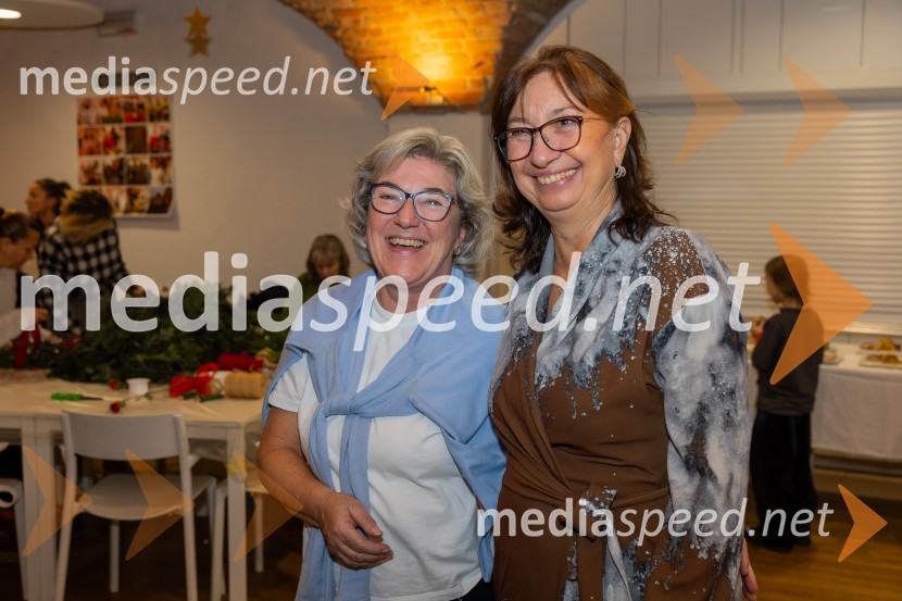 Pletenje adventnih venčkov za božični semenj Waldorfske šole Ljubljana