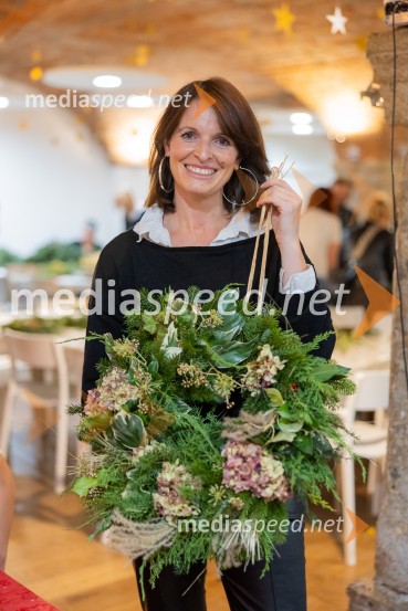 Pletenje adventnih venčkov za božični semenj Waldorfske šole Ljubljana