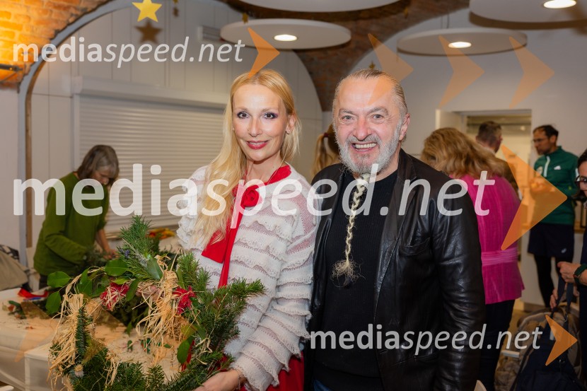 Pletenje adventnih venčkov za božični semenj Waldorfske šole Ljubljana