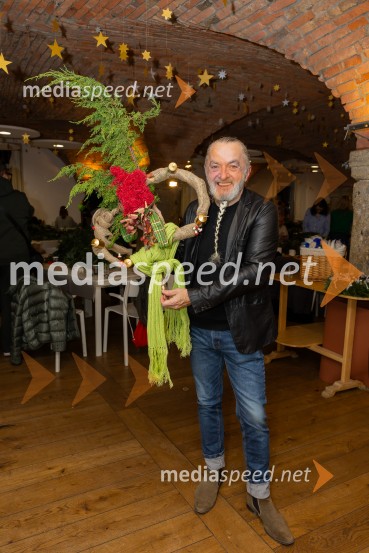 Pletenje adventnih venčkov za božični semenj Waldorfske šole Ljubljana