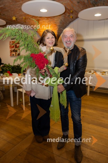 Pletenje adventnih venčkov za božični semenj Waldorfske šole Ljubljana