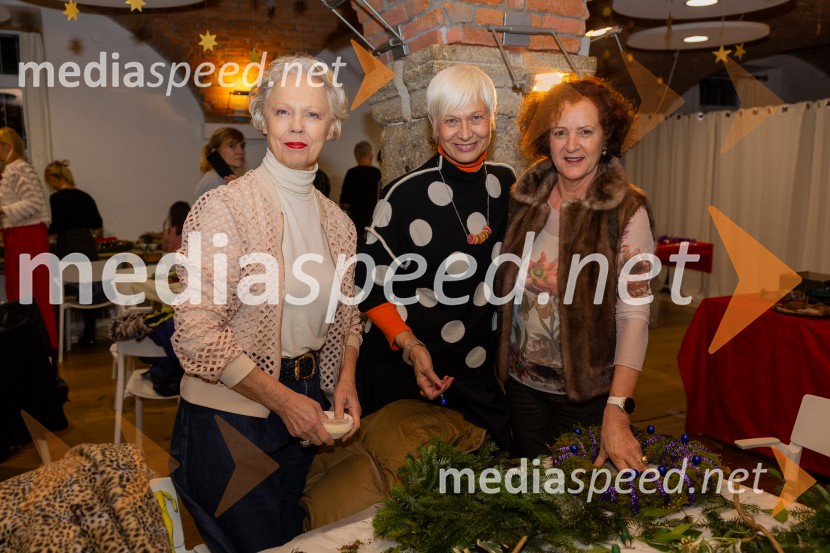 Pletenje adventnih venčkov za božični semenj Waldorfske šole Ljubljana