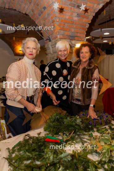 Pletenje adventnih venčkov za božični semenj Waldorfske šole Ljubljana