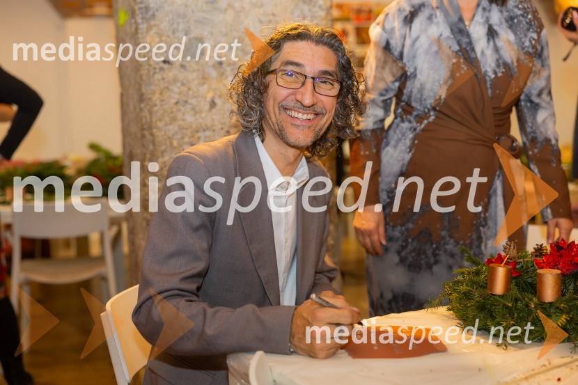 Pletenje adventnih venčkov za božični semenj Waldorfske šole Ljubljana