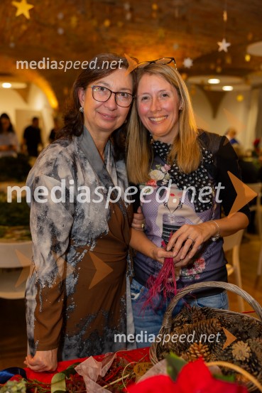 Pletenje adventnih venčkov za božični semenj Waldorfske šole Ljubljana