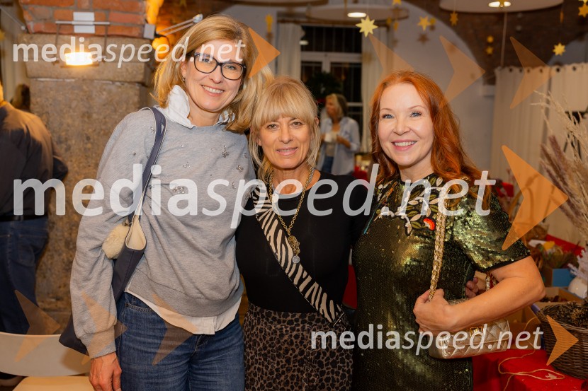 Pletenje adventnih venčkov za božični semenj Waldorfske šole Ljubljana