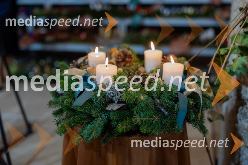 Pletenje adventnih venčkov za božični semenj Waldorfske šole Ljubljana