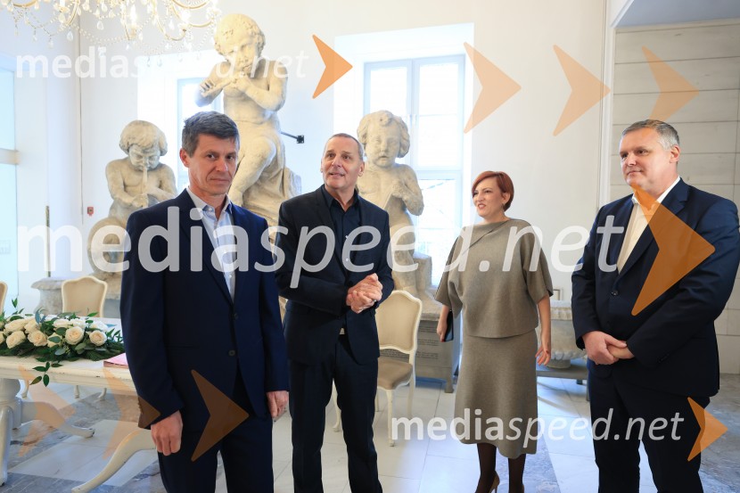  Matevž Čelik Vidmar, direktor Muzeja za arhitekturo in oblikovanje;  Danilo Rošker, direktor SNG Maribor; dr. Asta Vrečko, ministrica za kulturo;  ... Ministrica dr. Asta Vrečko v SNG Maribor: energetska sanacija uspešno zaključena