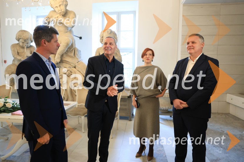  Matevž Čelik Vidmar, direktor Muzeja za arhitekturo in oblikovanje;  Danilo Rošker, direktor SNG Maribor; dr. Asta Vrečko, ministrica za kulturo;  ... Ministrica dr. Asta Vrečko v SNG Maribor: energetska sanacija uspešno zaključena
