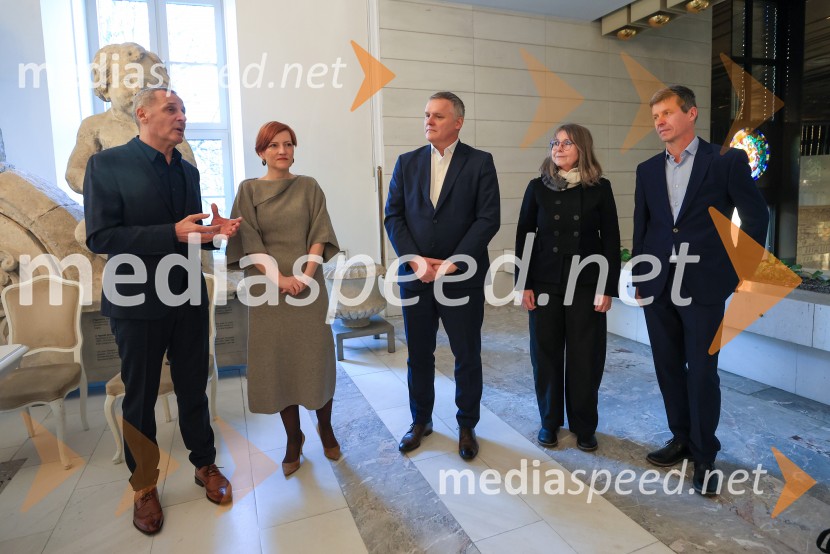 Danilo Rošker, direktor SNG Maribor; dr. Asta Vrečko, ministrica za kulturo;  ... ;  Matevž Čelik Vidmar, direktor Muzeja za arhitekturo in oblikovanjeMinistrica dr. Asta Vrečko v SNG Maribor: energetska sanacija uspešno zaključena