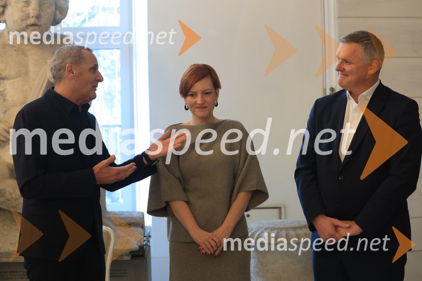  Danilo Rošker, direktor SNG Maribor; dr. Asta Vrečko, ministrica za kulturo;  ... Ministrica dr. Asta Vrečko v SNG Maribor: energetska sanacija uspešno zaključena