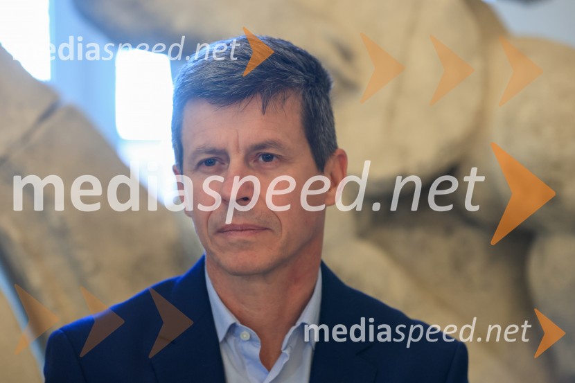  Matevž Čelik Vidmar, direktor Muzeja za arhitekturo in oblikovanjeMinistrica dr. Asta Vrečko v SNG Maribor: energetska sanacija uspešno zaključena