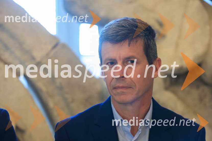  Matevž Čelik Vidmar, direktor Muzeja za arhitekturo in oblikovanjeMinistrica dr. Asta Vrečko v SNG Maribor: energetska sanacija uspešno zaključena