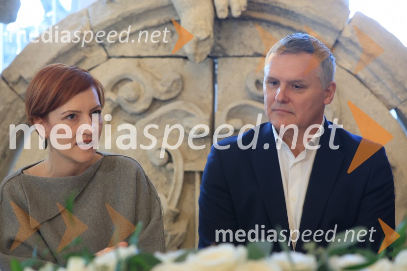 dr. Asta Vrečko, ministrica za kulturo;  ... Ministrica dr. Asta Vrečko v SNG Maribor: energetska sanacija uspešno zaključena