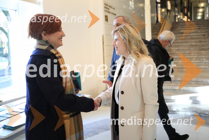 dr. Asta Vrečko, ministrica za kulturo;  ... Ministrica dr. Asta Vrečko v SNG Maribor: energetska sanacija uspešno zaključena