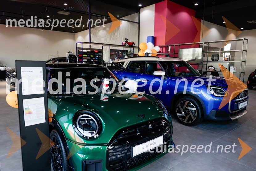 Srečanje v prenovljenem salonu AutoWallis Ljubljana