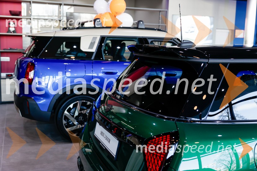 Srečanje v prenovljenem salonu AutoWallis Ljubljana