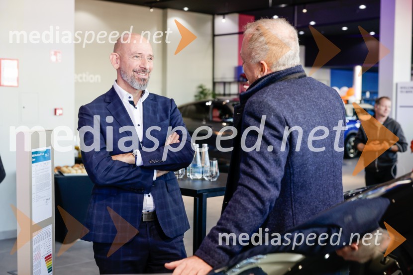 Srečanje v prenovljenem salonu AutoWallis Ljubljana