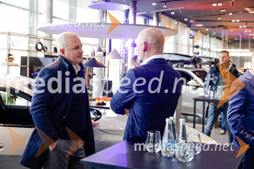 Srečanje v prenovljenem salonu AutoWallis Ljubljana