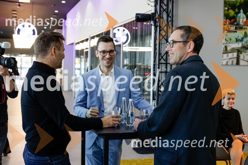 Srečanje v prenovljenem salonu AutoWallis Ljubljana