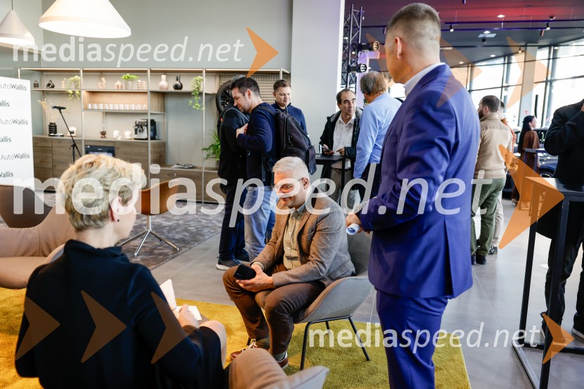 Srečanje v prenovljenem salonu AutoWallis Ljubljana