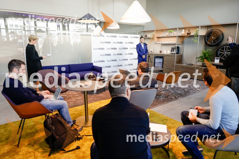 Srečanje v prenovljenem salonu AutoWallis Ljubljana