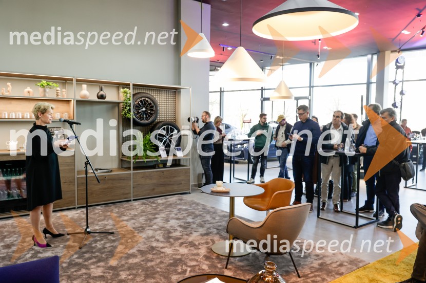 Srečanje v prenovljenem salonu AutoWallis Ljubljana