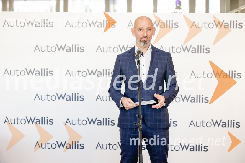 Srečanje v prenovljenem salonu AutoWallis Ljubljana