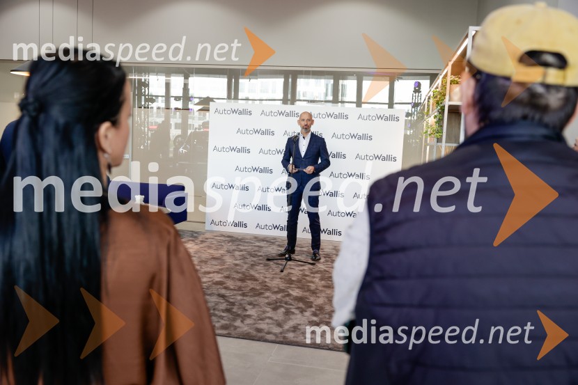 Srečanje v prenovljenem salonu AutoWallis Ljubljana