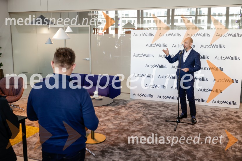 Srečanje v prenovljenem salonu AutoWallis Ljubljana