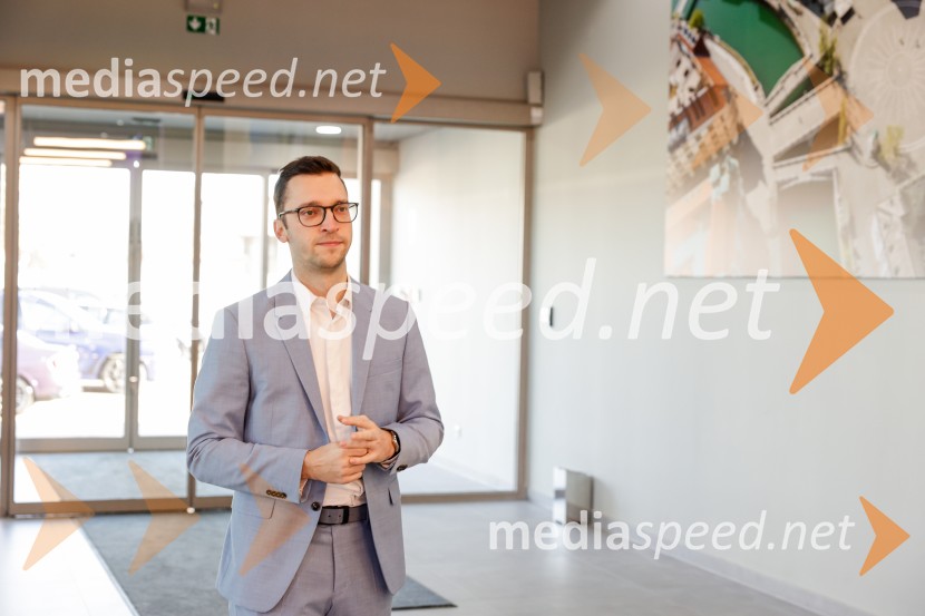 Srečanje v prenovljenem salonu AutoWallis Ljubljana