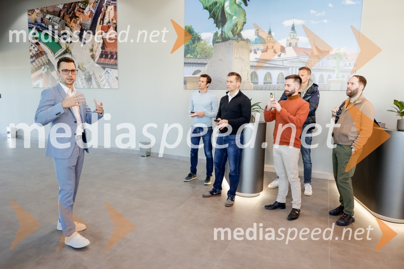 Srečanje v prenovljenem salonu AutoWallis Ljubljana