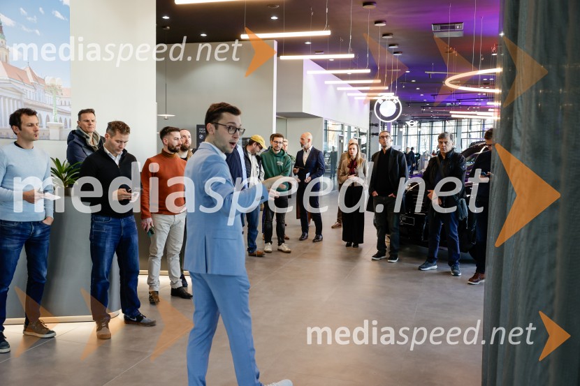 Srečanje v prenovljenem salonu AutoWallis Ljubljana