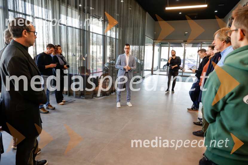 Srečanje v prenovljenem salonu AutoWallis Ljubljana