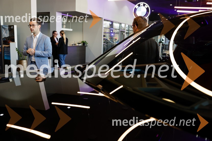 Srečanje v prenovljenem salonu AutoWallis Ljubljana