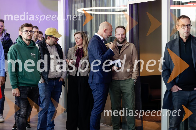 Srečanje v prenovljenem salonu AutoWallis Ljubljana