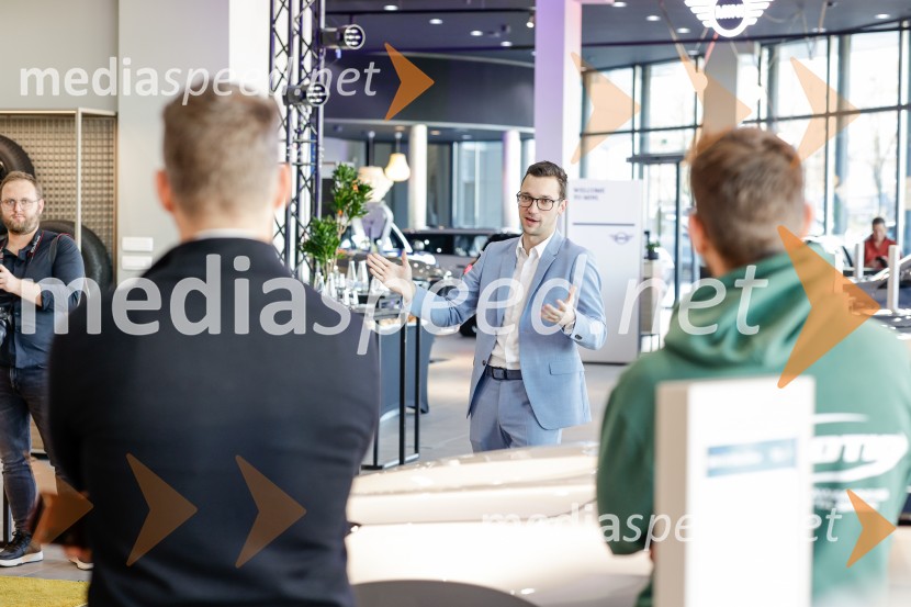 Srečanje v prenovljenem salonu AutoWallis Ljubljana