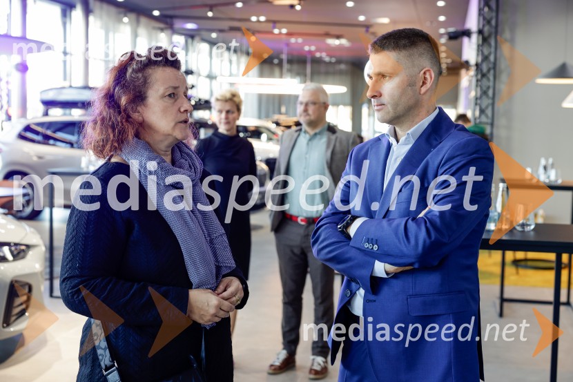 Srečanje v prenovljenem salonu AutoWallis Ljubljana