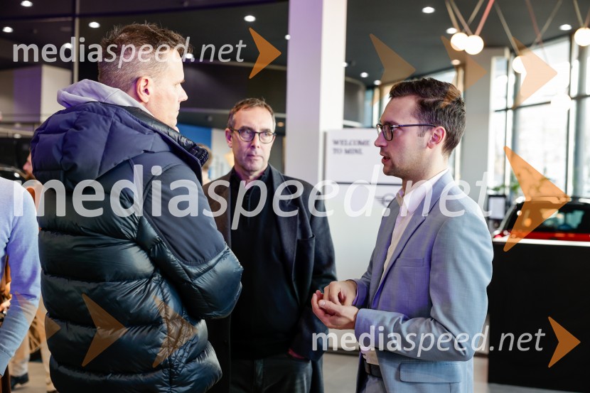 Srečanje v prenovljenem salonu AutoWallis Ljubljana