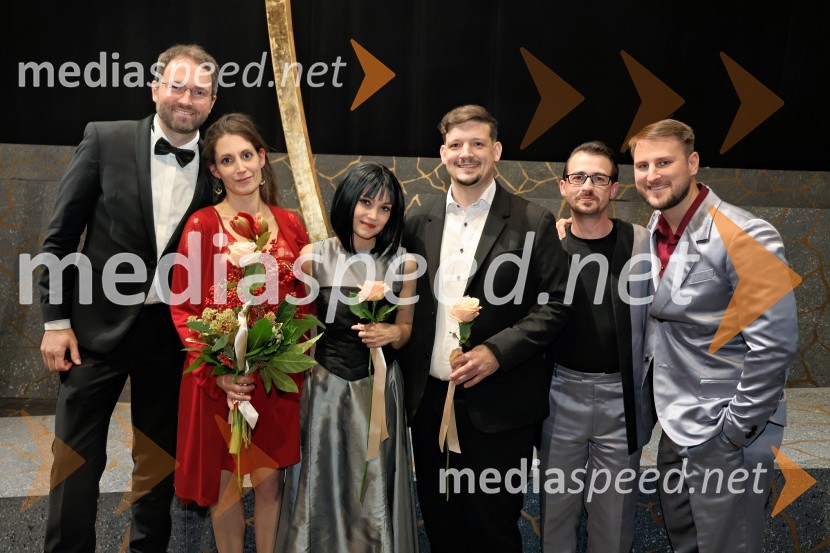  ... ;  ... ;  ... ;  ... ;  ... ;  Gregor Ravnik, pevecOpera Blühen (Razcvet), premiera