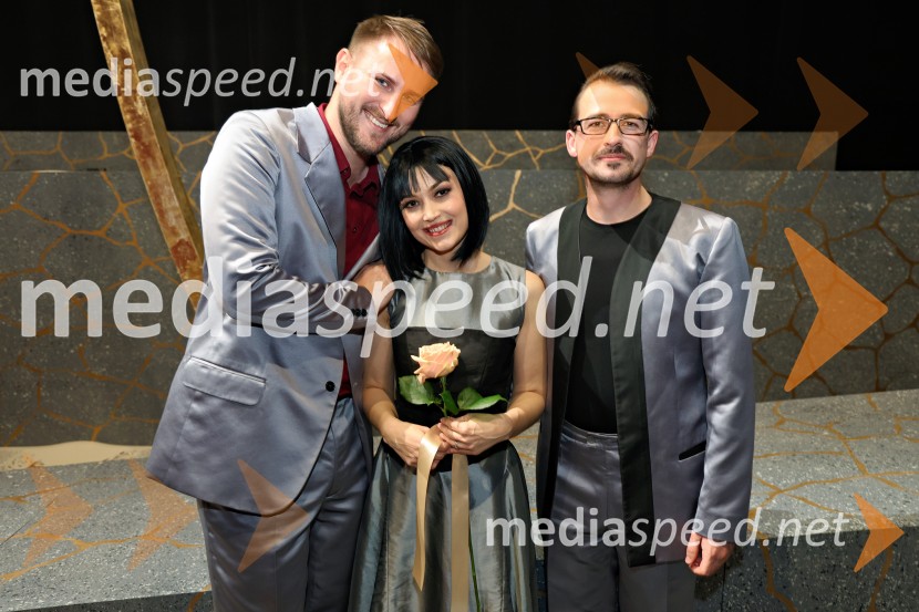  Gregor Ravnik, pevec;  ... ;  ... Opera Blühen (Razcvet), premiera