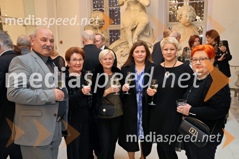  ... ;  ... ;  ... ;  ... ;  ... ;  Zdenka Križanič, nekdanja mestna svetnicaOpera Blühen (Razcvet), premiera