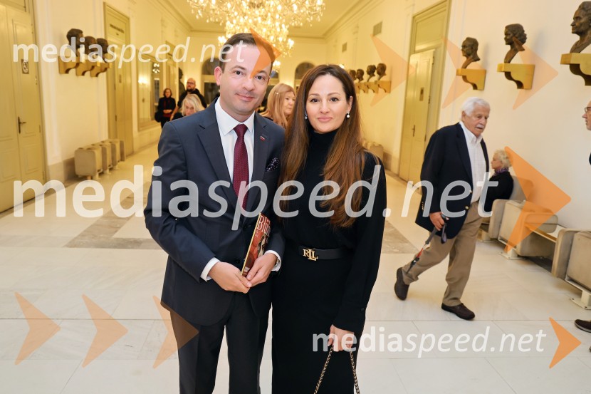 dr. Sebastijan Valentan, duhovnik, Župnija Sveti Peter pri Mariboru- Malečnik;  ... Opera Blühen (Razcvet), premiera