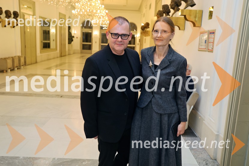  Alan Kavčič, predstavnik za odnose z javnostmi SNG Maribor;  ... Opera Blühen (Razcvet), premiera