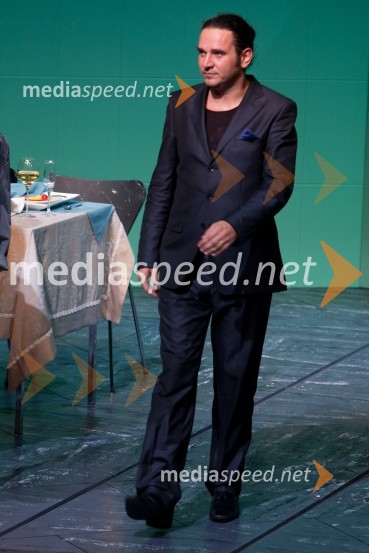 Gašper Tič, igralecReklame, seks in požrtija, premiera v MGL