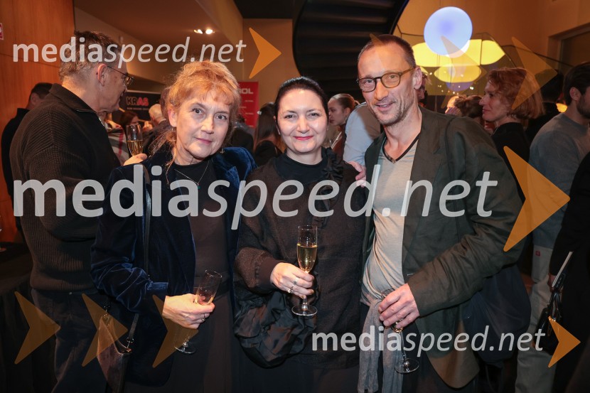  Barbara Hieng Samobor, direktorica in umetniška vodja MGL;  Petra Pogorevc, dramaturginja in avtorica;  ... Fantazijska satira Zmaj, premiera MGL